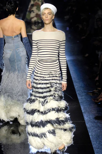 Look 32